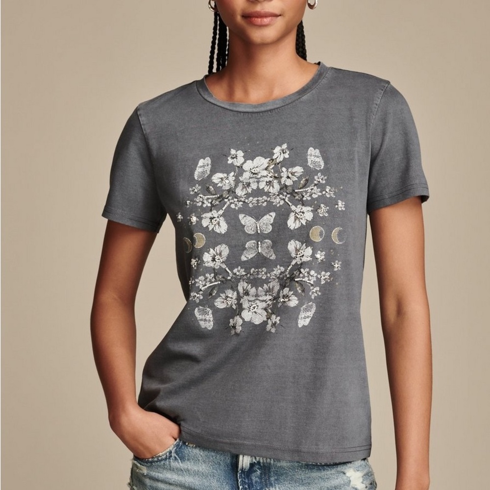 Stylish Lucky Brand t-shirt